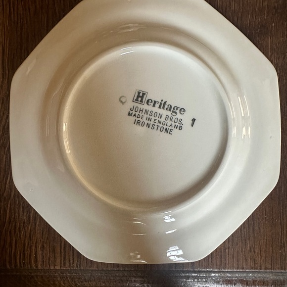 Johnson Bros. - Heritage pattern - 6 bread and butter plates - Picture 4 of 4